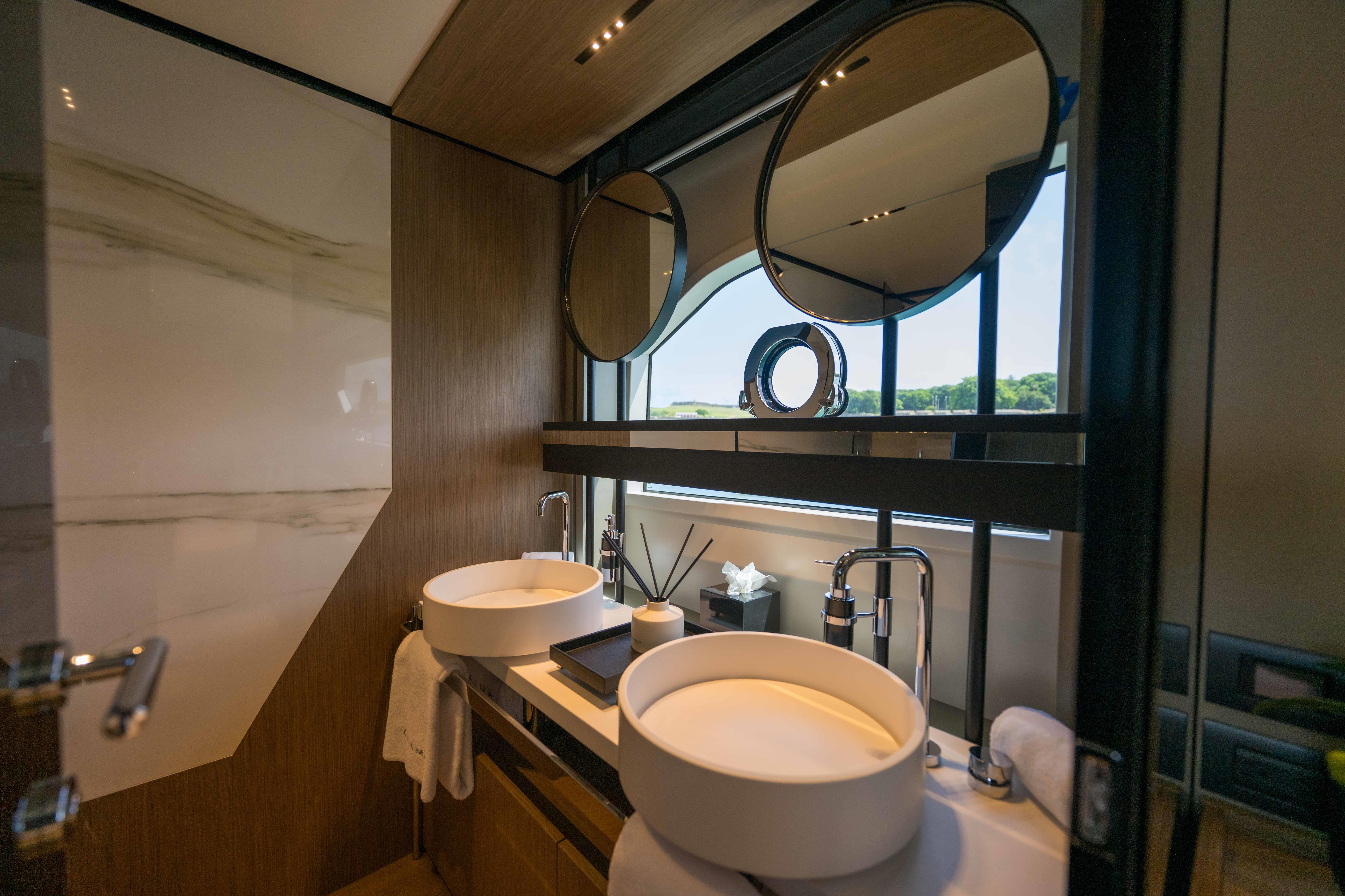 2023 FERRETTI YACHTS 720 